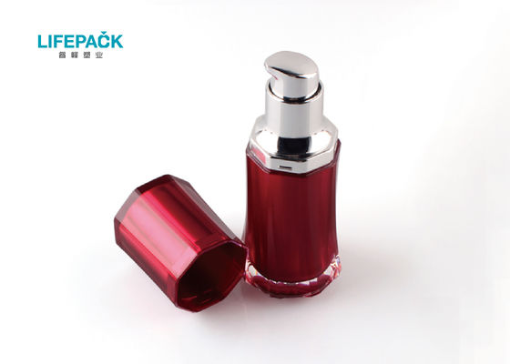 プライマーびんの瓶および容器とのクリーム色の化粧品の包装セットのスカートの形